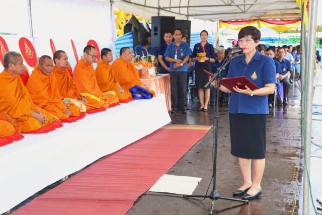 รศ.ดร.ชยาพร วัฒนศิริ อธิการบดีมหาวิทยาลัยแม่ฟ้าหลวง กล่าวรายงานวัตถุประสงค์การก่อสร้าง
