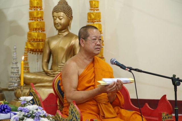 พระสงฆ์แสดงพระธรรมเทศนา “อานิสงส์กฐิน” 1 กัณฑ์
