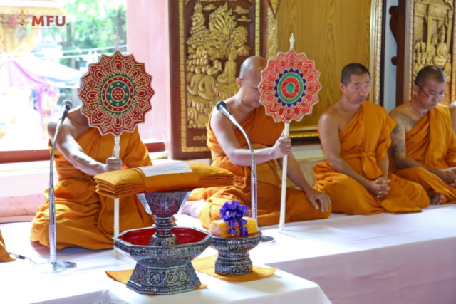 พระสงฆ์อปโลกน์กฐิน และสวดกฐิน