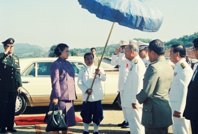 สมเด็จพระเทพรัตนราชสุดา สยามบรมราชกุมารี เสด็จพระราชดำเนินมายังมหาวิทยาลัยแม่ฟ้าหลวง โดยมีพล.ต.อ.เภา สารสิน นายกสภามหาวิทยาลัย รศ.ดร.วันชัย ศิริชนะ รักษาการแทนอธิการบดี รักษาการแทนรองอธิการบดี รองผู้ว่าราชการจังหวัดเชียงราย และรักษาการแทนผู้ช่วยอธิการบดี เฝ้าทูลละอองพระบาทรับเสด็จ
