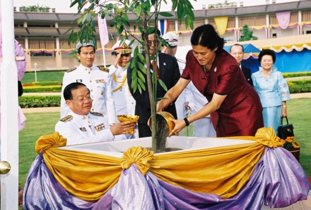 สมเด็จพระเทพรัตนราชสุดาฯ สยามบรมราชกุมารี เสด็จฯ ไปทรงปลูกต้นลำดวน จำนวน 1 ต้น
