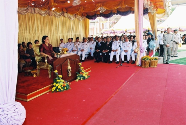 สมเด็จพระเทพรัตนราชสุดา สยามบรมราชกุมารี เสด็จฯ เข้าภายในพลับพลาพิธี และประทับพระราชอาสน์