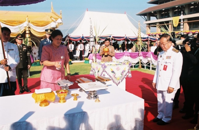 สมเด็จพระเทพรัตนราชสุดา สยามบรมราชกุมารี ทรงพระสุหร่าย แผ่นอิฐ ทอง นาก เงิน และแผ่นศิลาฤกษ์