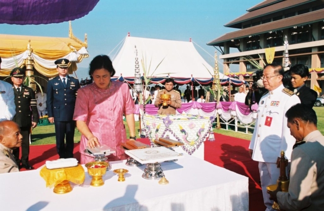 สมเด็จพระเทพรัตนราชสุดา สยามบรมราชกุมารี ทรงเจิม แผ่นอิฐ ทอง นาก เงิน และแผ่นศิลาฤกษ์