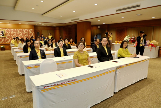 ผู้บริหาร พร้อมกัน ณ ห้องประชุมเชียงแสน อาคารวันชัย ศิริชนะ