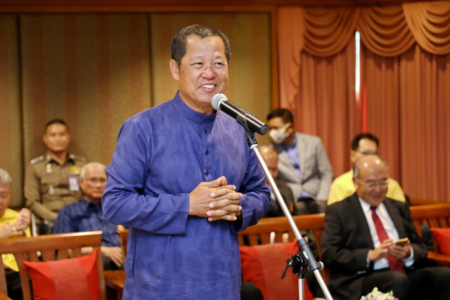 ศาสตรเมธีเฉลิมชัย โฆษิตพิพัฒน์ ศิลปินแห่งชาติ กล่าวแสดงความยินดี