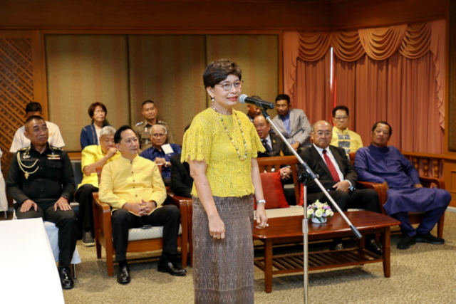 รศ.ดร.ชยาพร วัฒนศิริ อธิการบดีมหาวิทยาลัยแม่ฟ้าหลวง กล่าวแสดงความยินดี