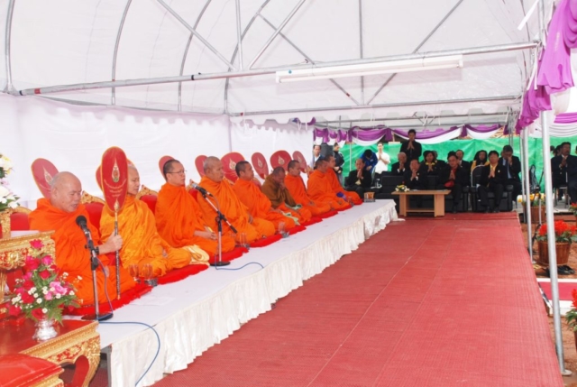 พระราชสิทธินายก ประธานสงฆ์ให้ศีล