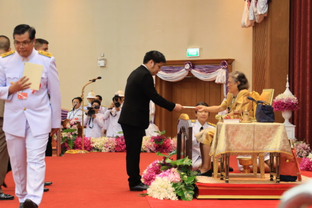 นักวิทยาศาสตร์อาวุโส นักวิทยาศาสตร์ดีเด่น นักเทคโนโลยีดีเด่น นักวิทยาศาสตร์รุ่นใหม่ และครูวิทยาศาสตร์ดีเด่น ประจำปี 2562 เข้ารับพระราชทานโล่