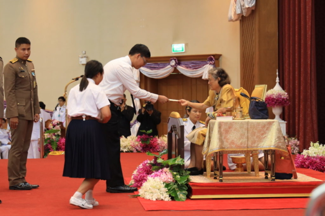 นักเรียนชนะเลิศโครงงานวิทยาศาสตร์ระดับประเทศ ประจำปี 2561 เข้ารับพระราชทานโล่