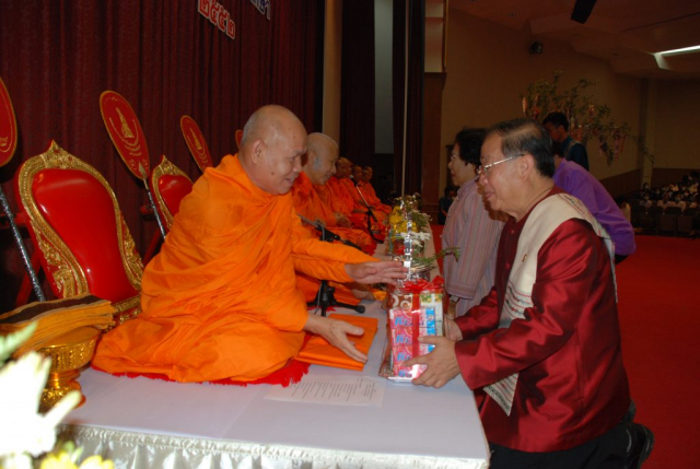 พิธีทางศาสนาในหอประชุมสมเด็จย่า