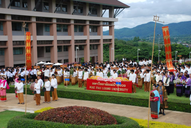 ผู้เข้าร่วมพิธีทานหาแม่ฟ้าหลวง ประจำปี พ.ศ. 2554