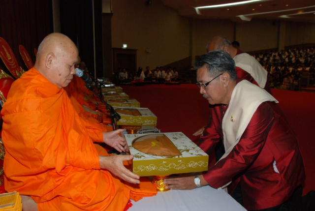 พิธีทางศาสนาในหอประชุมสมเด็จย่า