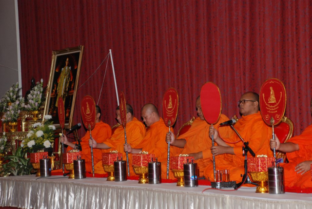 พิธีทางศาสนาในหอประชุมสมเด็จย่า