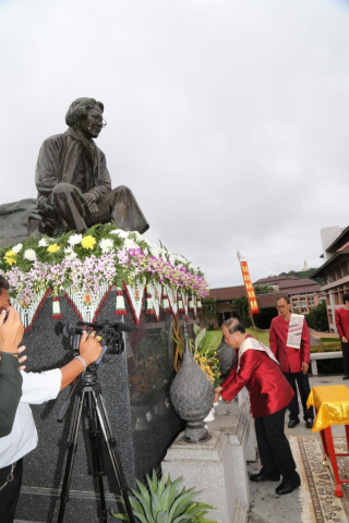 รศ.ดร.วันชัย ศิริชนะ ถวายเครื่องราชสักการะสมเด็จพระศรีนครินทราบรมราชชนนี