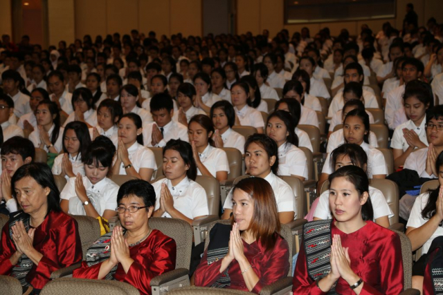 พิธีทางศาสนาในหอประชุมสมเด็จย่า