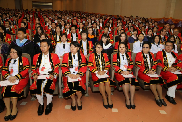 พิธีพระราชทานปริญญาบัตร ประจำปีการศึกษา 2555 ในหอประชุมสมเด็จย่า
