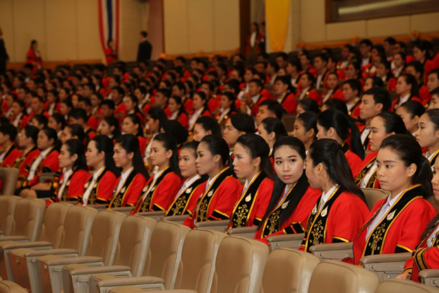 พิธีพระราชทานปริญญาบัตร ประจำปีการศึกษา 2555 ในหอประชุมสมเด็จย่า