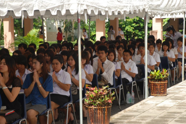 พระสงฆ์ 4 รูป สวดมาติกา