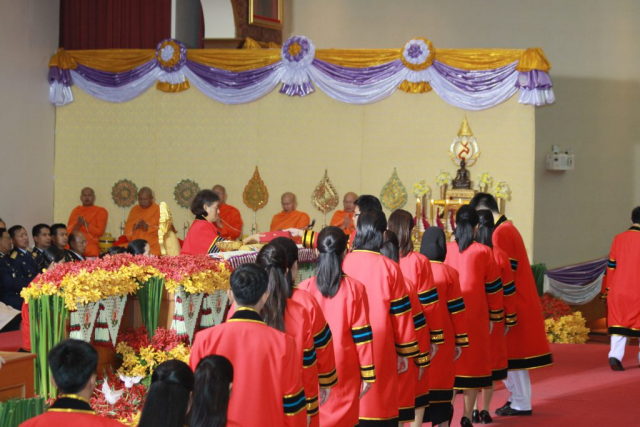 พิธีพระราชทานปริญญาบัตร บัณฑิตมหาวิทยาลัยแม่ฟ้าหลวง รุ่นที่ 9 ในหอประชุมสมเด็จย่า