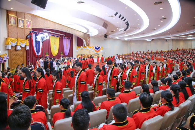 พิธีพระราชทานปริญญาบัตร มหาวิทยาลัยแม่ฟ้าหลวง ครั้งที่ 16 ในหอประชุมสมเด็จย่า