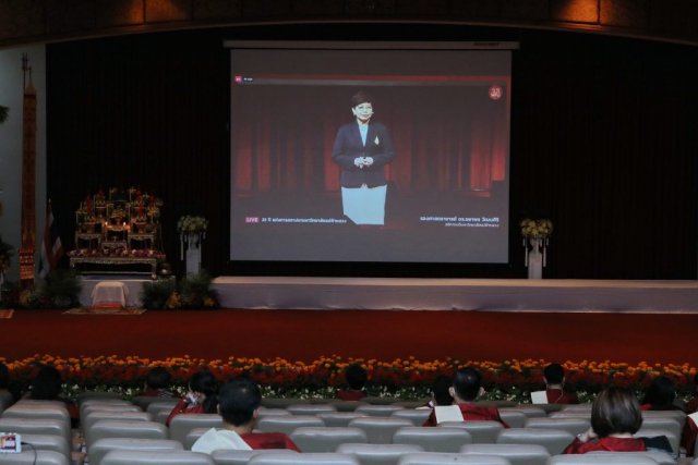 รศ.ดร.ชยาพร วัฒนศิริ อธิการบดี รายงานพัฒนาการ / ผลการดำเนินงานของมหาวิทยาลัยแม่ฟ้าหลวง