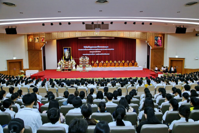 พิธีทางศาสนาในหอประชุมสมเด็จย่า