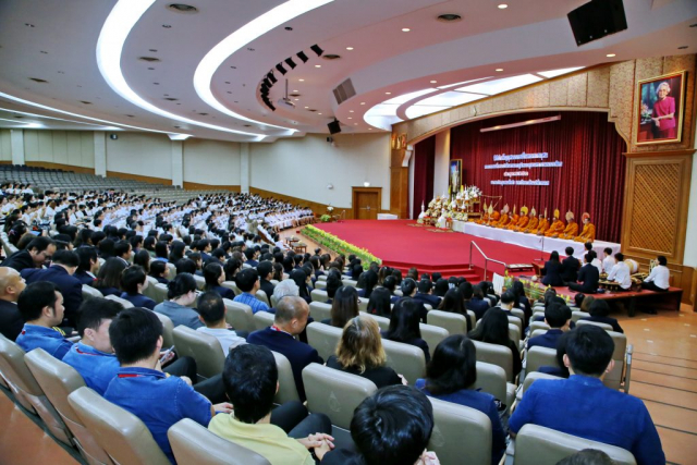 พิธีทางศาสนาในหอประชุมสมเด็จย่า