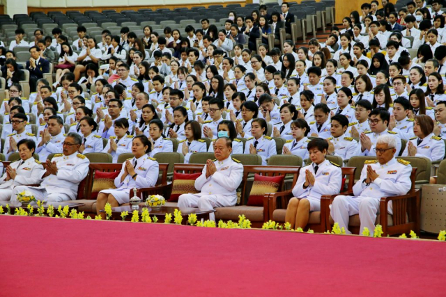 พิธีทางศาสนาในหอประชุมสมเด็จย่า