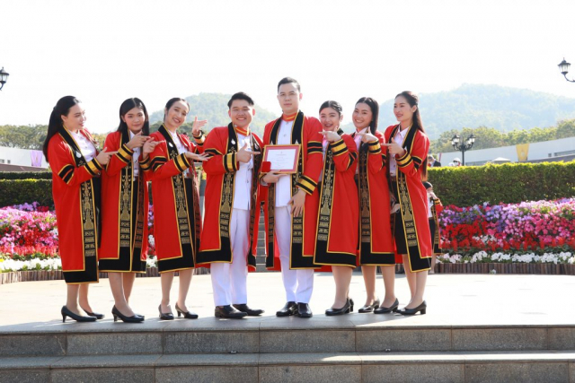 บัณฑิตมหาวิทยาลัยแม่ฟ้าหลวง รุ่นที่ 18