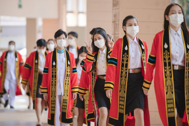 บัณฑิตมหาวิทยาลัยแม่ฟ้าหลวง รุ่นที่ 19