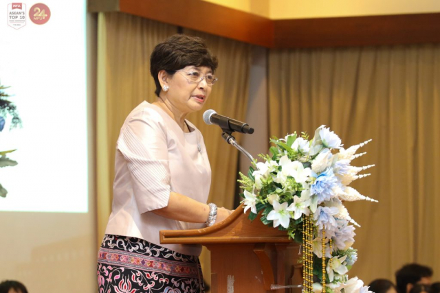 รศ.ดร.ชยาพร วัฒนศิริ อธิการบดีมหาวิทยาลัยแม่ฟ้าหลวง กล่าวขอบคุณ