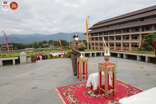 พันตำรวจเอก ภาสกร ณ พิกุล ผู้แทนผู้บังคับการตำรวจภูธรจังหวัดเชียงราย รองผู้บังคับการตำรวจภูธรจังหวัดเชียงราย ถวายเครื่องสักการะพระราชานุสาวรีย์สมเด็จพระศรีนครินทราบรมราชชนนี