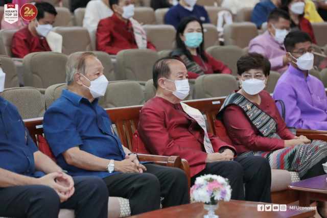 ผู้มาร่วมพิธีทางศาสนา พร้อมกัน ณ หอประชุมสมเด็จย่า