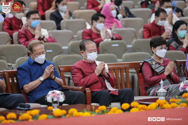 บรรยากาศพิธีทางศาสนาในหอประชุมสมเด็จย่า