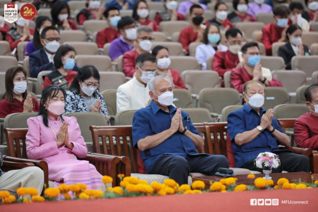 บรรยากาศพิธีทางศาสนาในหอประชุมสมเด็จย่า