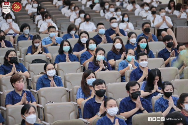 บรรยากาศพิธีทางศาสนาในหอประชุมสมเด็จย่า