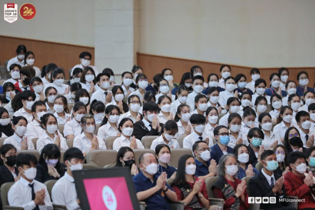บรรยากาศพิธีทางศาสนาในหอประชุมสมเด็จย่า