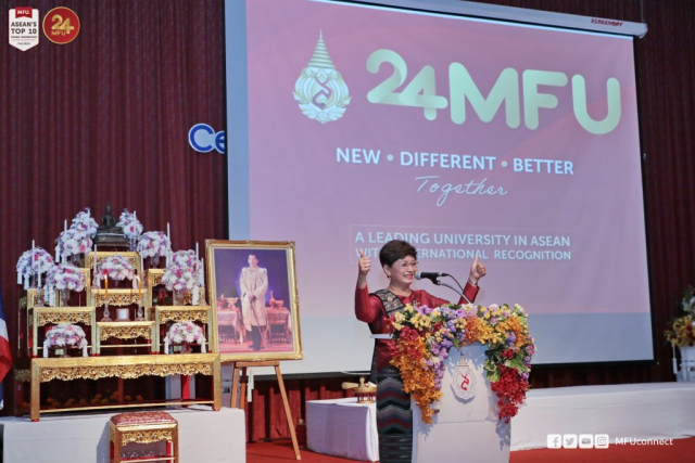 รศ.ดร.ชยาพร วัฒนศิริ อธิการบดี รายงานพัฒนาการ / ผลการดำเนินงานของมหาวิทยาลัยแม่ฟ้าหลวง