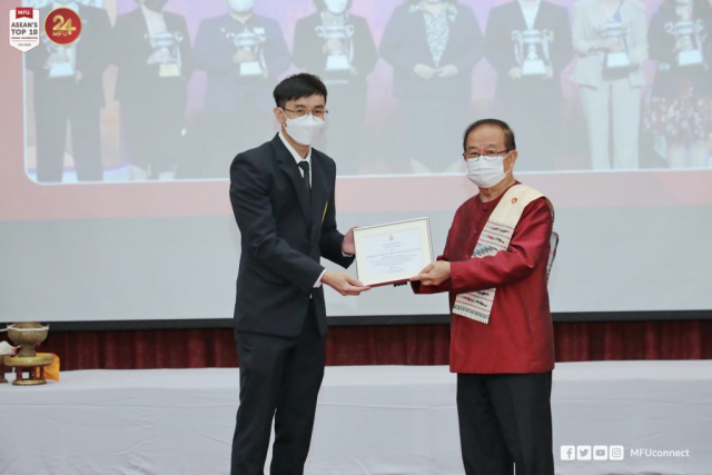 กลุ่มวิจัยพัฒนากาแฟคุณภาพ รับประกาศเกียรติคุณผู้สร้างชื่อเสียงให้แก่มหาวิทยาลัย
