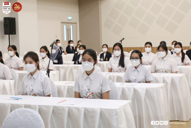 นักศึกษาแพทย์ชั้นปีที่ 3 - 4 และบุคลากรทางการศึกษาของสำนักวิชาแพทยศาสตร์ มหาวิทยาลัยแม่ฟ้าหลวง รับฟังปาฐกถาพิเศษเรื่องการเกิดโรคมะเร็ง (Oncogenesis)