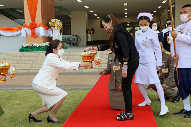 นายกเหล่ากาชาดจังหวัดเชียงราย ถวายพวงมาลัย