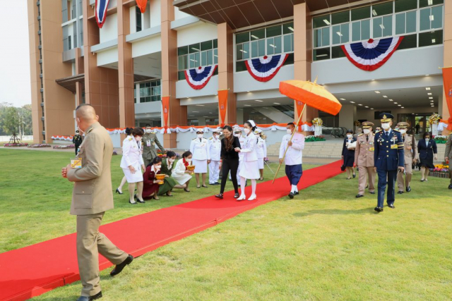 สมเด็จพระเจ้าน้องนางเธอ เจ้าฟ้าจุฬาภรณวลัยลักษณ์ อัครราชกุมารี กรมพระศรีสวางควัฒน วรขัตติยราชนารี เสด็จเข้าพลับพลาพิธี