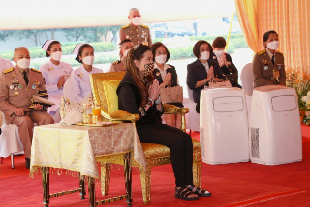 สมเด็จพระเจ้าน้องนางเธอ เจ้าฟ้าจุฬาภรณวลัยลักษณ์ อัครราชกุมารี กรมพระศรีสวางควัฒน วรขัตติยราชนารี ทรงศีล