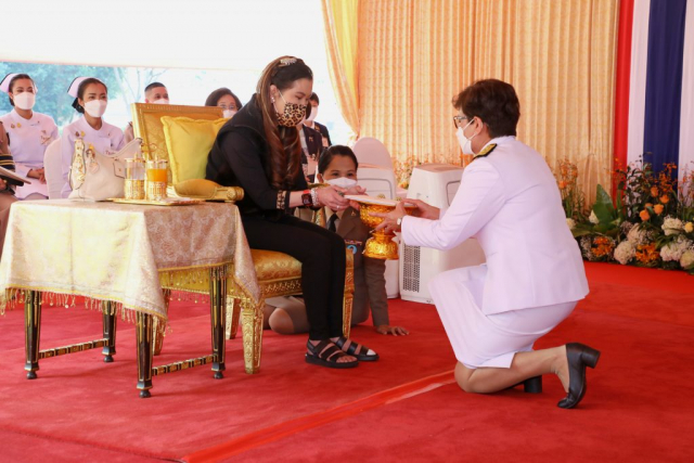 รศ.ดร.ชยาพร วัฒนศิริ อธิการบดีมหาวิทยาลัยแม่ฟ้าหลวง เข้าเฝ้าถวายสูจิบัตร