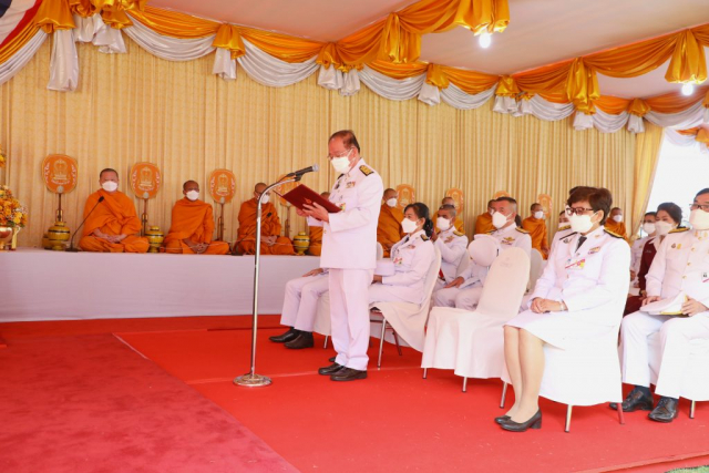 ศาสตราจารย์พิเศษ ดร.วันชัย ศิริชนะ นายกสภามหาวิทยาลัยแม่ฟ้าหลวง กราบทูลรายงานความเป็นมาการก่อตั้งสำนักวิชาแพทยศาสตร์ มหาวิทยาลัยแม่ฟ้าหลวง