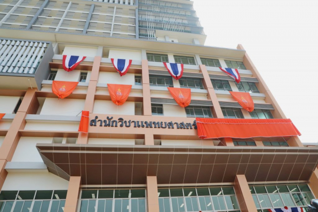 เปิดแพรคลุมป้าย สำนักวิชาแพทยศาสตร์ มหาวิทยาลัยแม่ฟ้าหลวง
