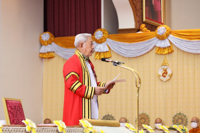 พลเอกสุรยุทธ์ จุลานนท์ ประธานองคมนตรี ให้โอวาทแก่บัณฑิตมหาวิทยาลัยแม่ฟ้าหลวง รุ่นที่ 20