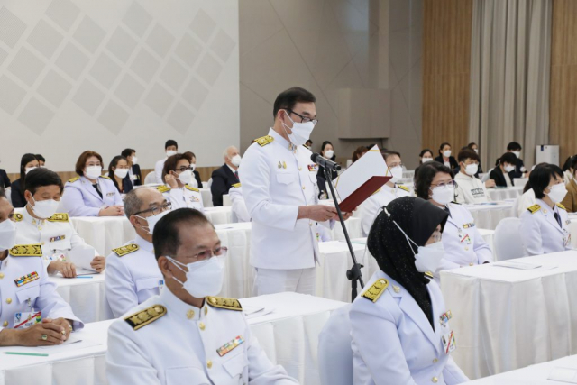 ศาสตราจารย์เกียรติคุณ นายแพทย์ศุภกร โรจนนินทร์ คณบดีสำนักวิชาแพทยศาสตร์ กล่าวรายงาน