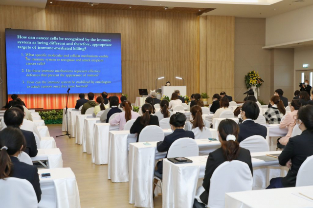 สมเด็จพระเจ้าน้องนางเธอ เจ้าฟ้าจุฬาภรณวลัยลักษณ์ อัครราชกุมารี กรมพระศรีสวางควัฒน วรขัตติยราชนารี ทรงแสดงปาฐกถาพิเศษเรื่อง Immuno Oncology